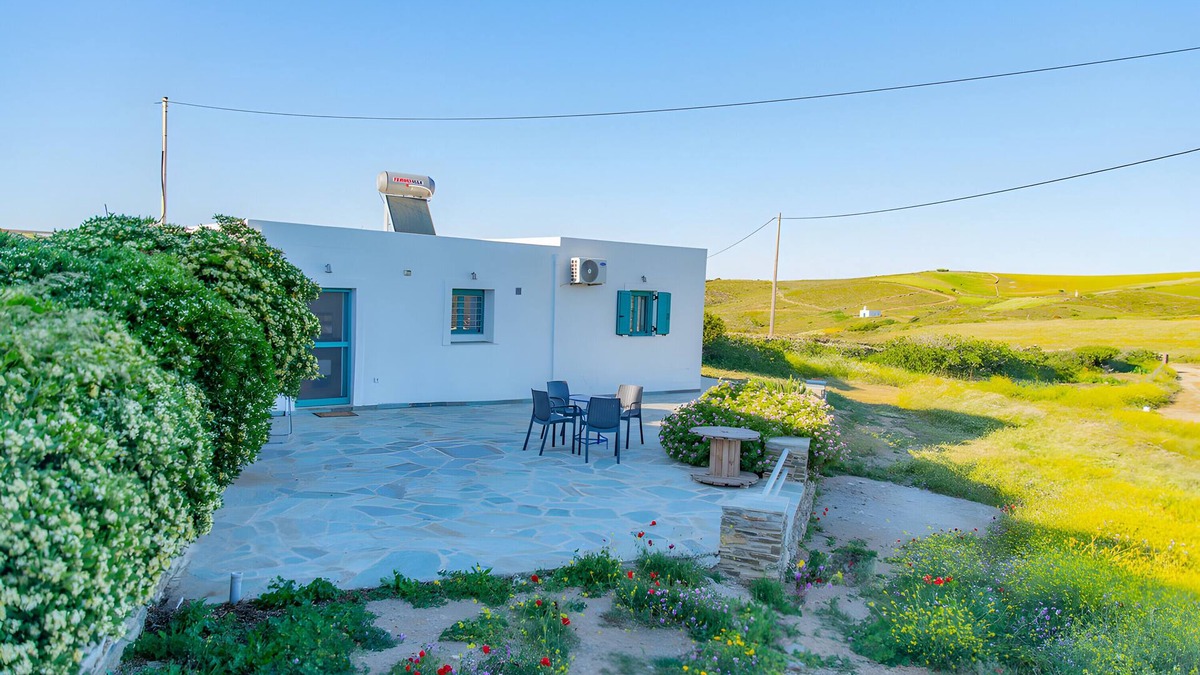 Andros House | Holiday Home 'Varidi' with Mountain View, Wi-Fi and Air Conditioning