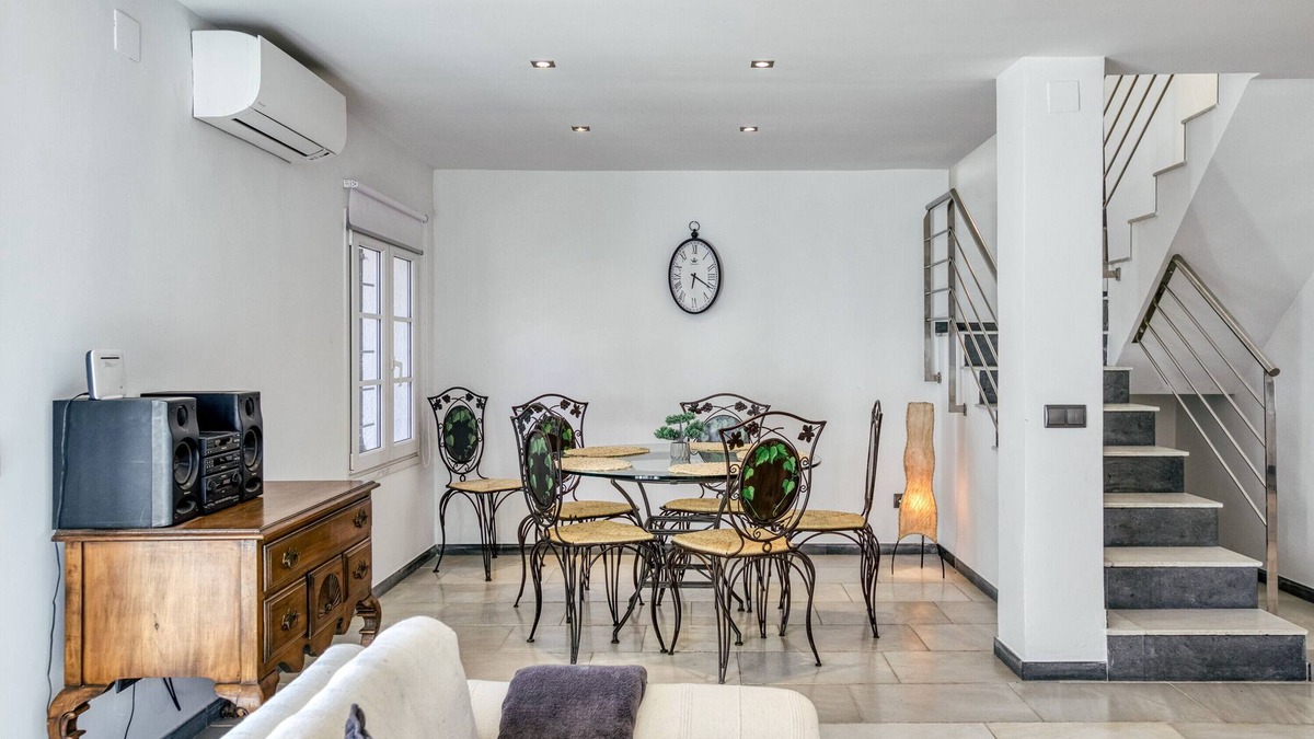 Empuriabrava House | Holiday Home "Vila Empuriabrava in the center" with Garden & Wi-Fi