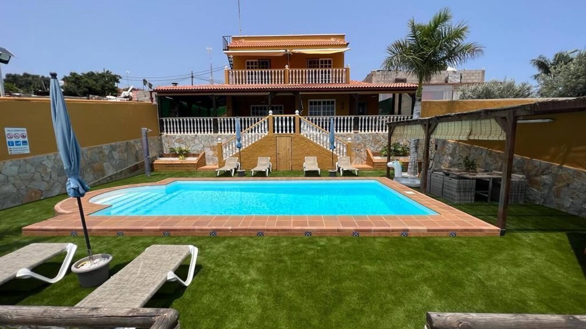 San Bartolome de Tirajana Villa | Holiday Home "Villa Christisay" with Sea View, Pool & Wi-Fi