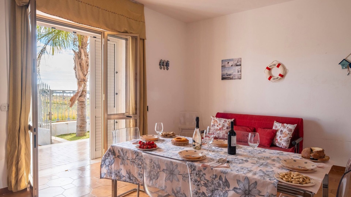 La Strea House | Holiday Home 'Villetta Privata Hoana Sul Mare' with Sea View, Garden and Air Conditioning