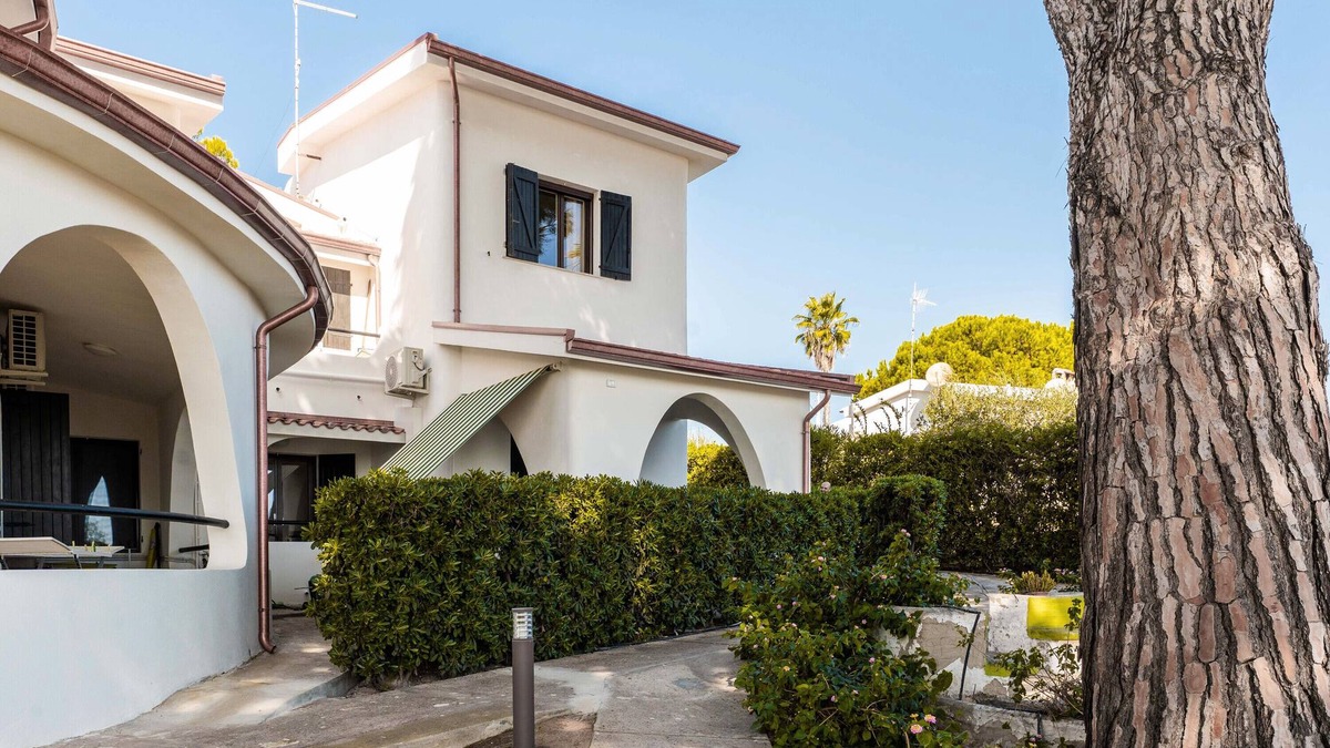 Sarroch House | Holiday Home "Villa Judith" with Sea View, Private Terrace & Wi-Fi