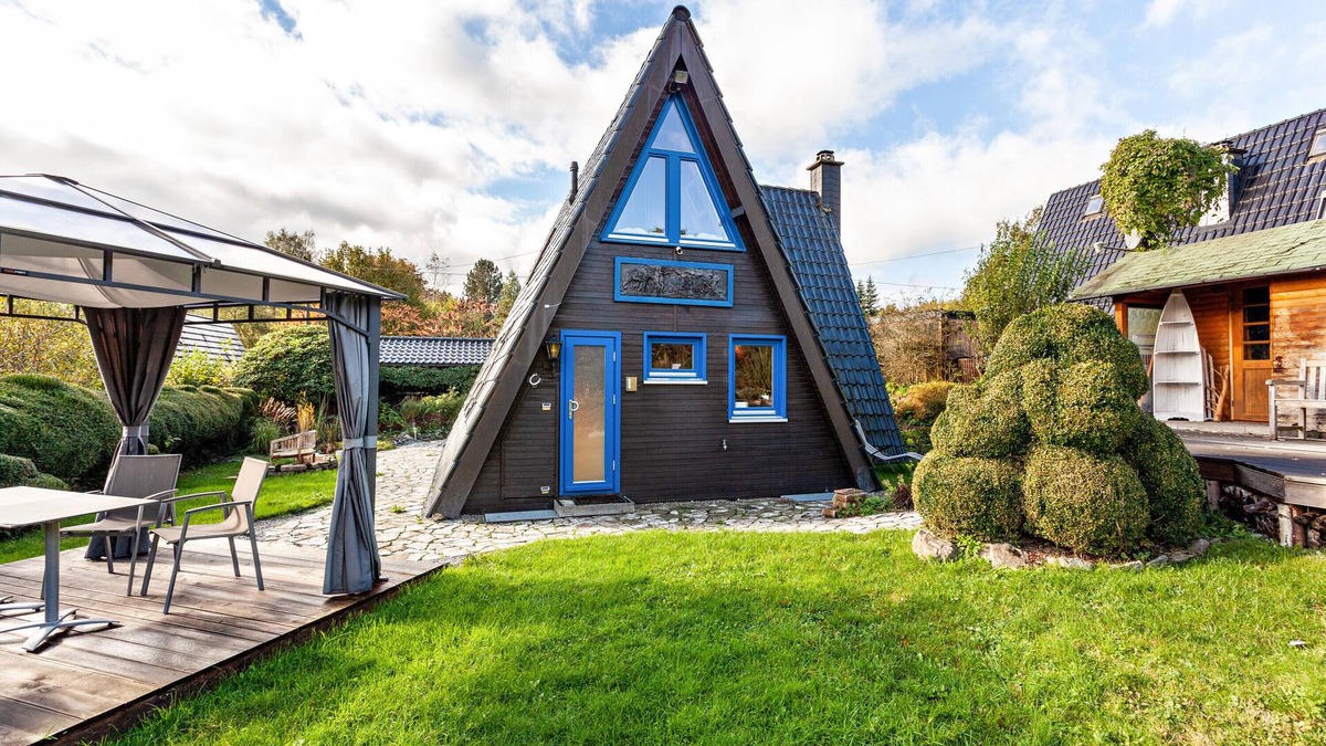 Frenkhausen House | Holiday Home 'Villa Natura' with Mountain View, Terrace, Garden & Wi-Fi