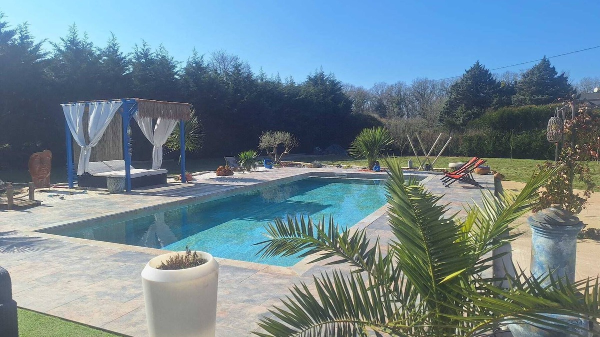 Laille House | Holiday Home 'Villa Pool Jacuzzi and Pétanque' with Pool, near La table du 6