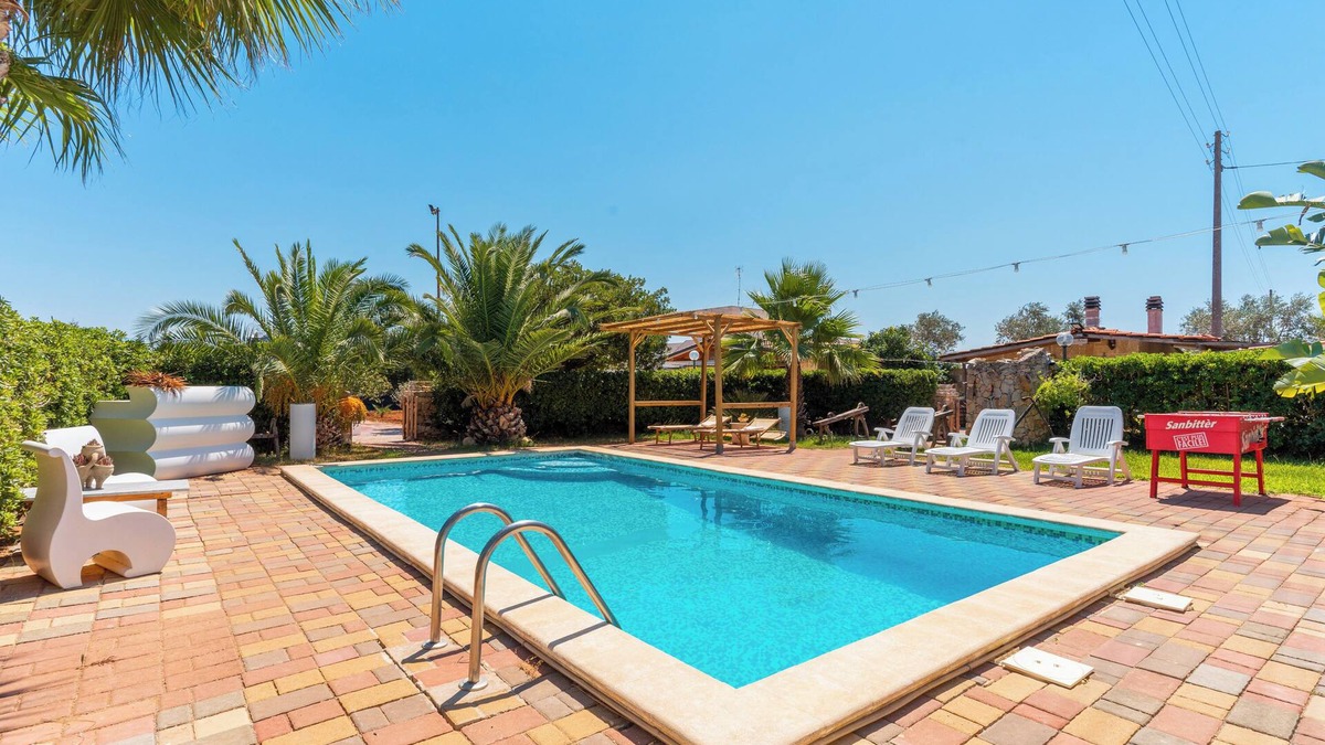 Galatone House | Holiday Home 'Villa Relax' with Shared Pool & Wi-Fi