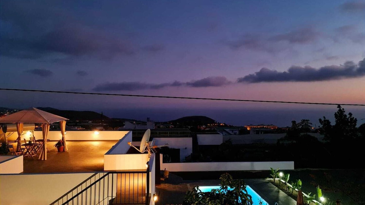 Los Llanos de Aridane Villa | Holiday Home 'Villa Tino- Casa M' with Mountain View, Shared Pool and Wi-Fi