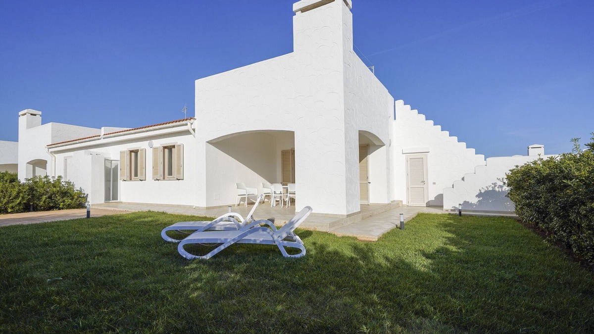 Ostuni House | Holiday Home "Villa Terry" with Sea View, Garden & Wi-Fi