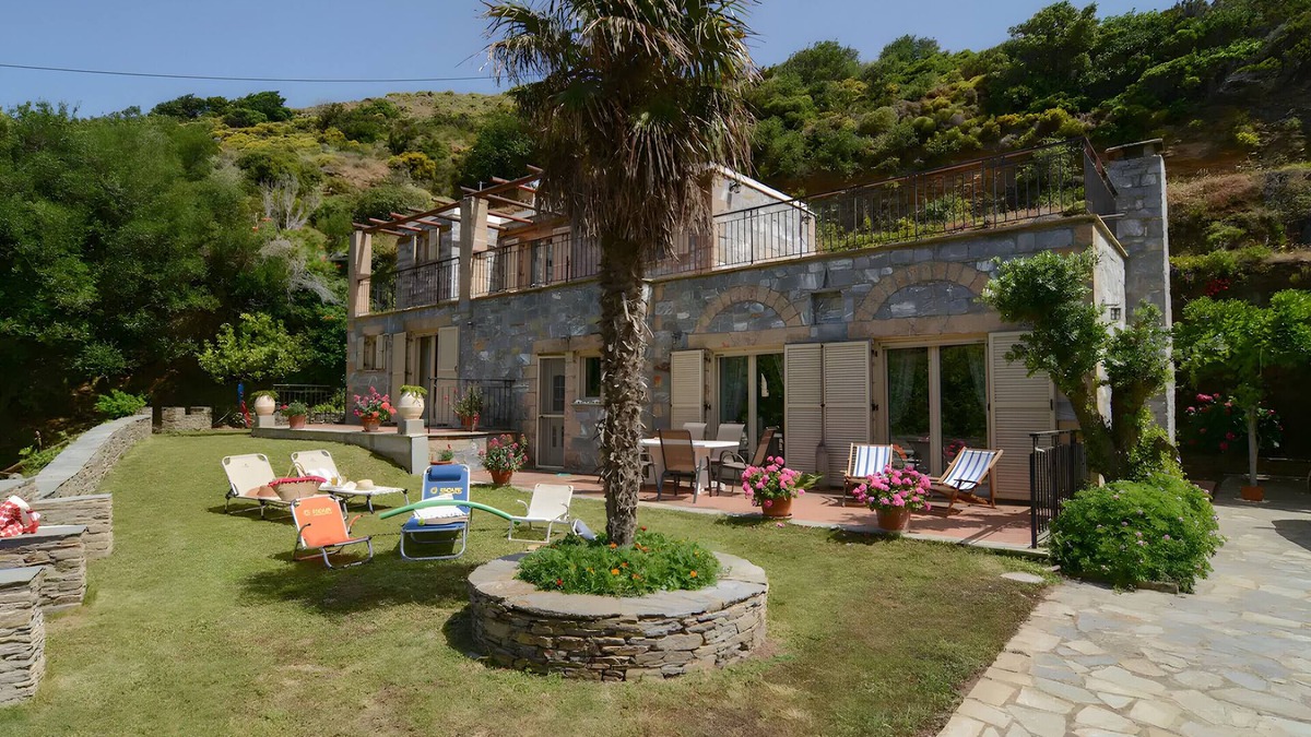 Andros House | Holiday Home 'Vitali River House Andros' with Mountain View, Wi-Fi and Air Conditioning