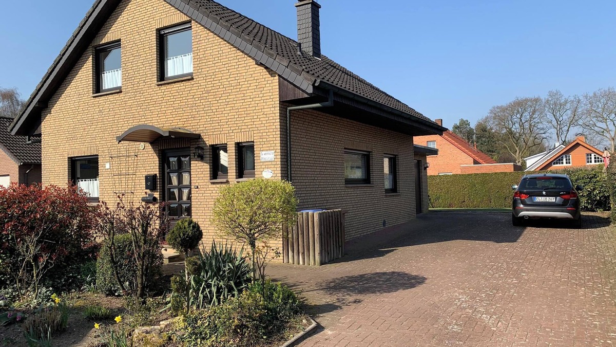 Haseluenne House | Holiday Home "Wacholderhain" Near the Lake with Garden