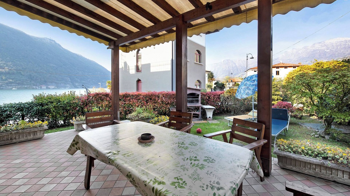 Sulzano House | Holiday Home 'Wakesurfhouse' with Lake View, Private Terrace and Wi-Fi
