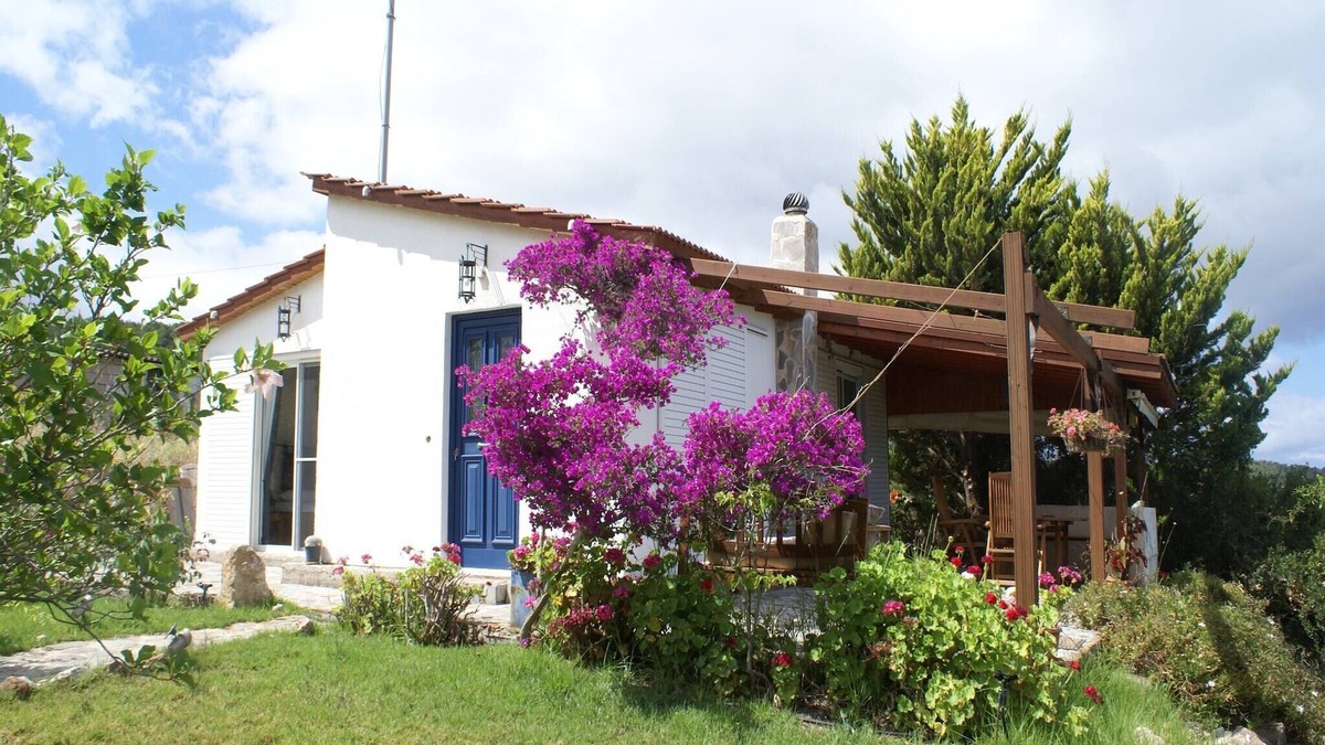 Asklipiio House | Holiday Home with Garden in Kritinia