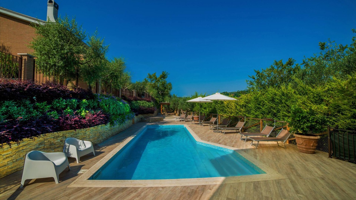 Cupra Marittima Apartment | Holiday Home with Swimmigpool at 350 mt. from the sea in the heart of the Rivier