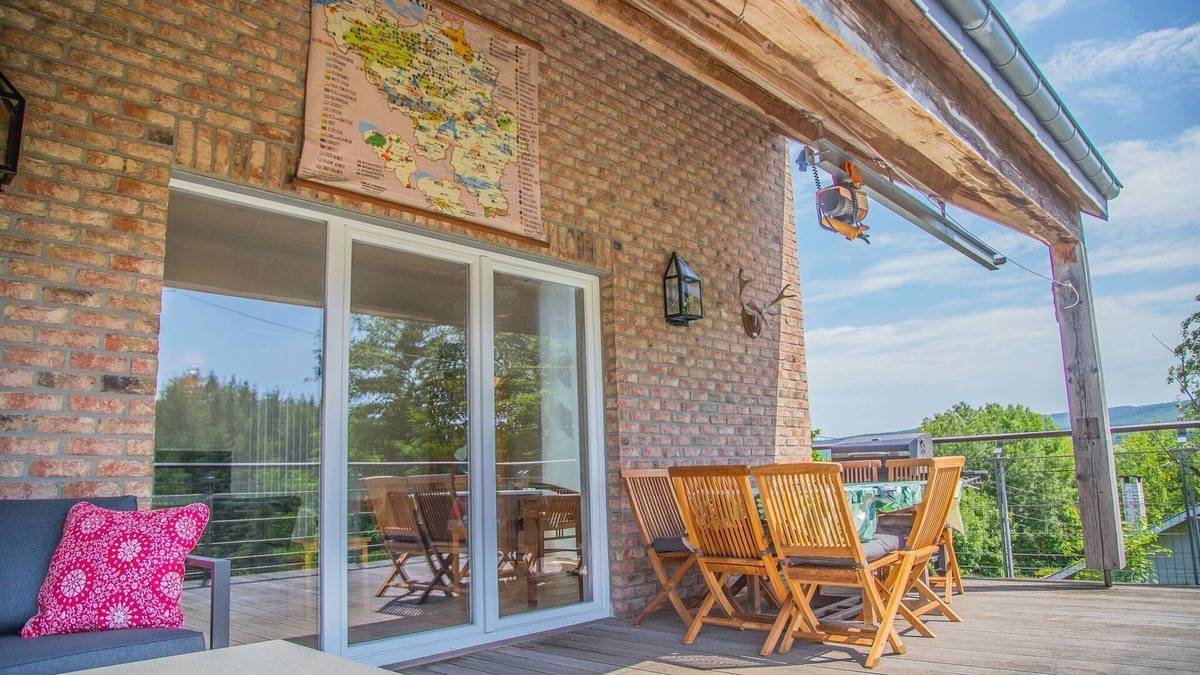 Marcouray House | Holiday home with a terrace in Warisy