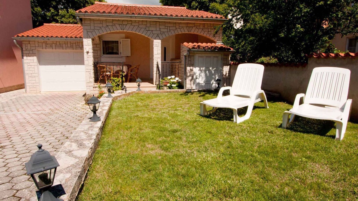 Peroj House | Holiday home with air conditioning