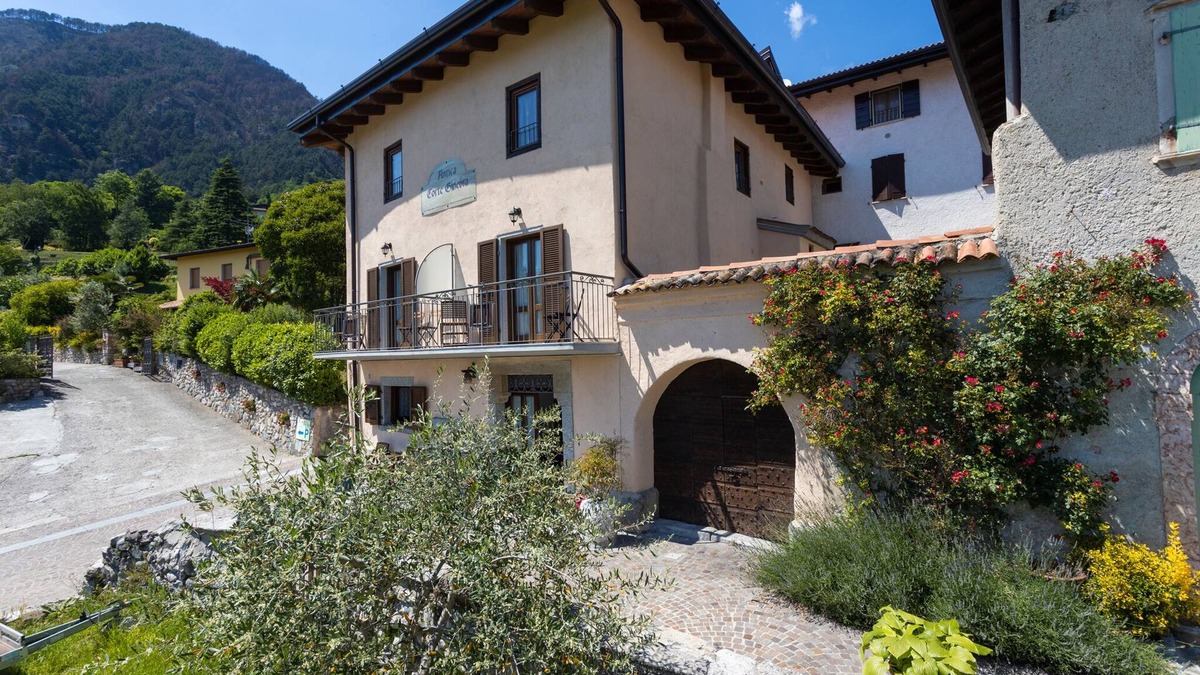 Vesio House | Holiday home with balcony and garden