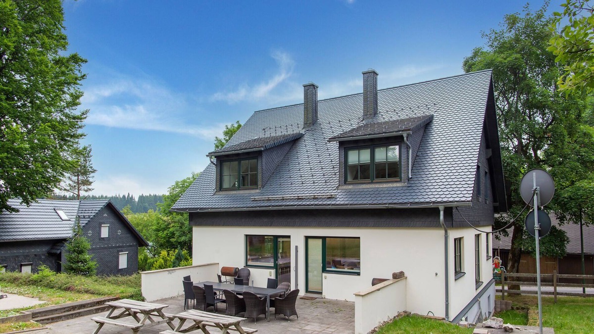 Friedrichshoehe House | Holiday home with garden and terrace in the beautiful Thuringian Forest