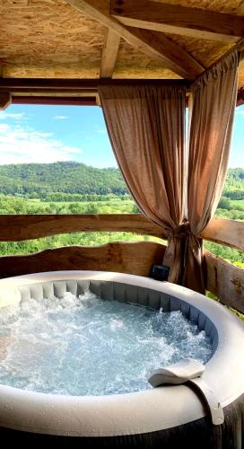 Pokupsko House | Holiday home with hot tube, near the river