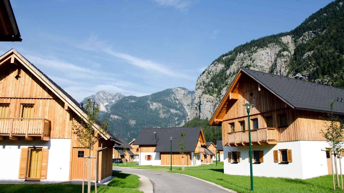 Obertraun House | Holiday home with indoor pool, spa, children's playground and a private sauna in the holiday village