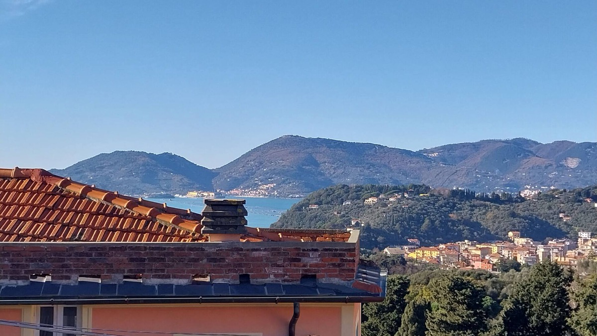 Pugliola House | Holiday home with large terrace in ancient ligurian village, close to the beach