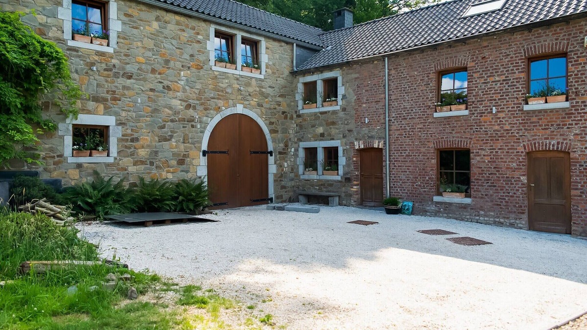 Verviers House | Holiday home with sauna and swimming pool