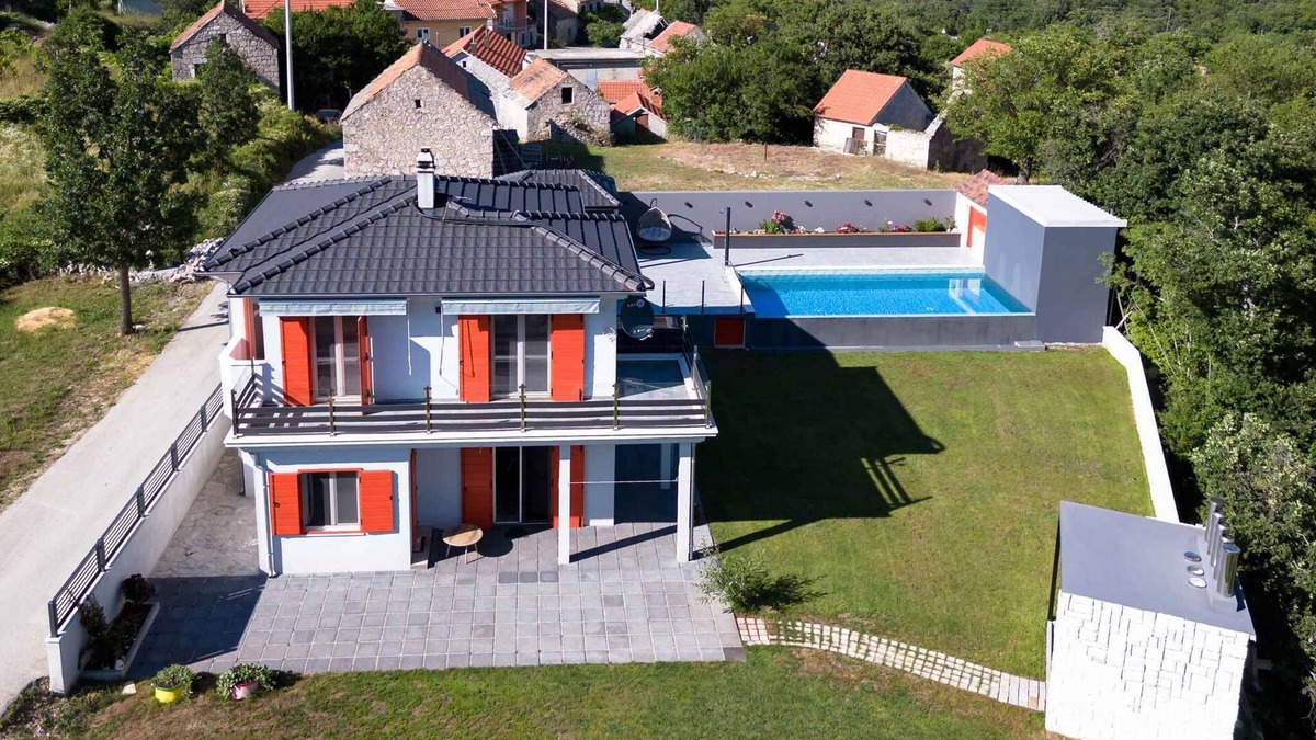 Lokvicici House | Holiday home With terrace and pool