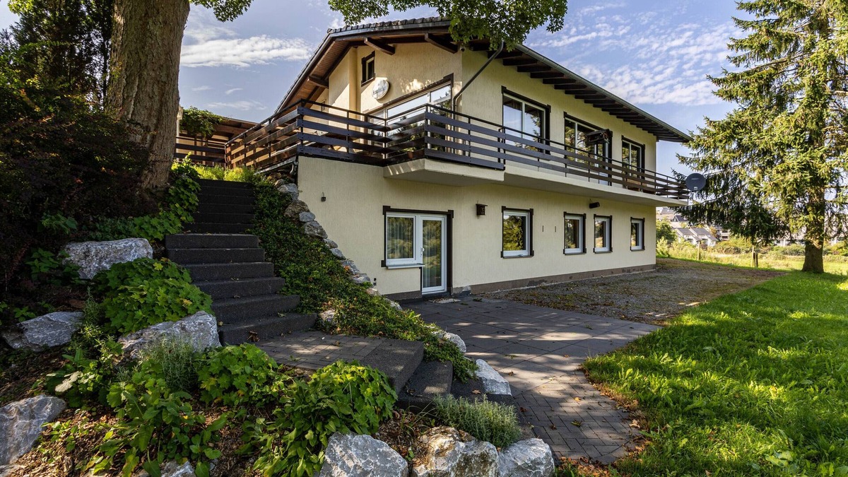 Usseln House | Holiday Home 'Zum Holzknecht' with Private Terrace, Spacious Garden and Wi-Fi