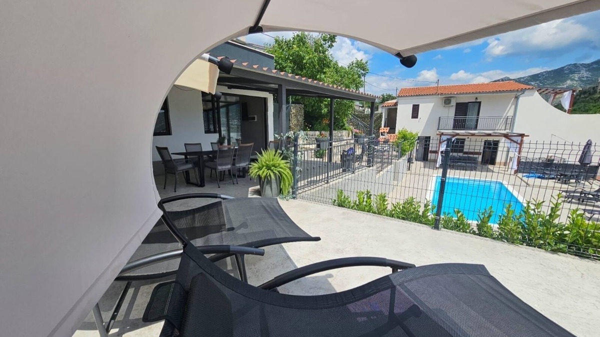 Klis House | Holiday House Above with pool