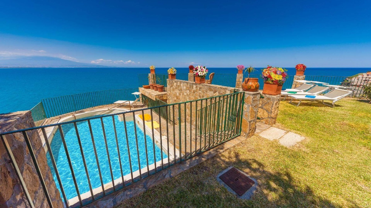 Costa Saracena-Castelluccio House | Holiday house Augusta for 1 - 14 persons with 6 bedrooms - Holiday home