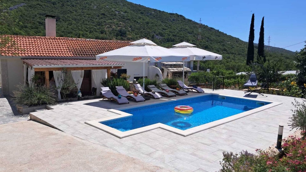 Seget Villa | Holiday house Daisy with heated pool,villa only for you.