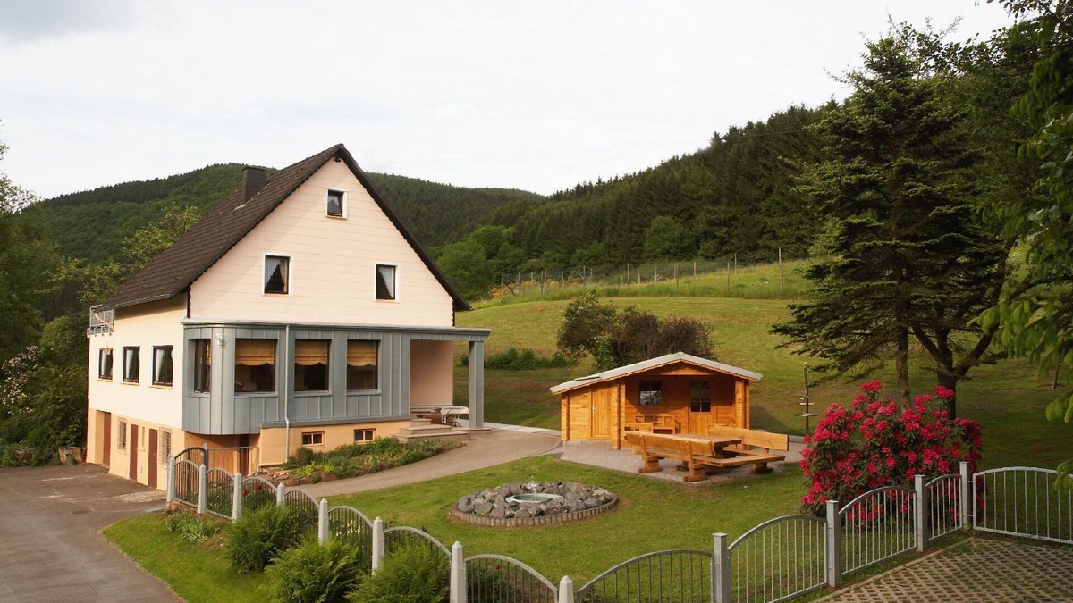 Birresborn House | Holiday house for 11 persons + 1 child approx. 250 qm in Birresborn, Rhineland-Palatinate (Volcanic Eifel Nature Park)