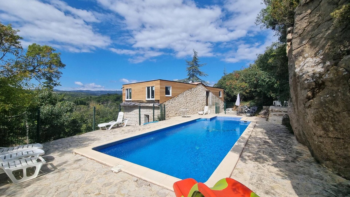 Beaufort House | Holiday house for 10 guests with a private pool