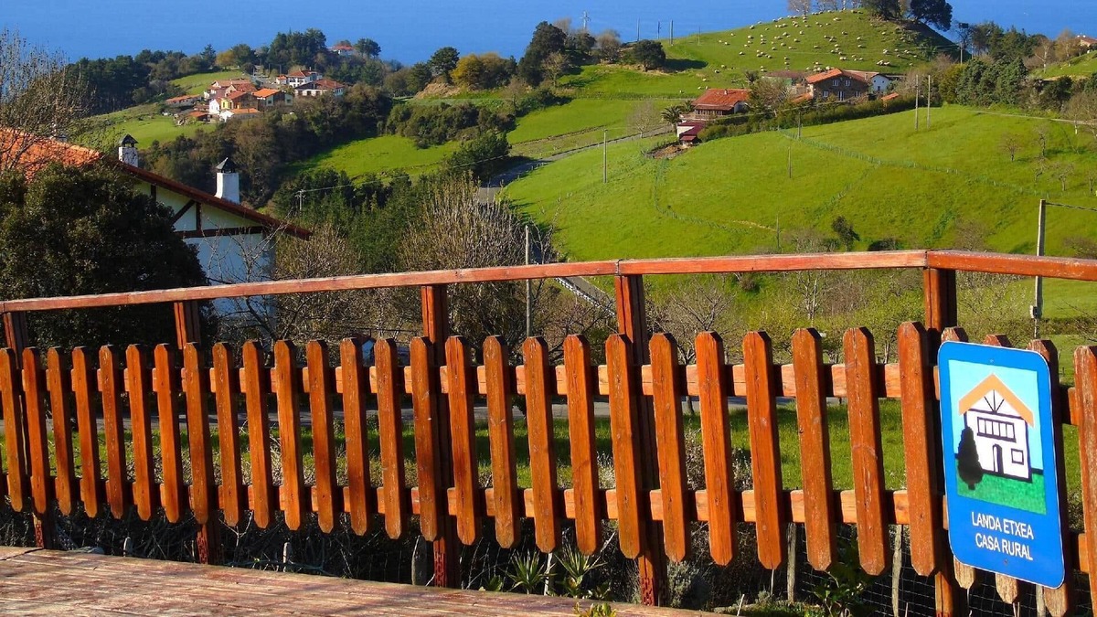 Deba House | Holiday house Itziar for 5 - 8 persons with 3 bedrooms - Row house