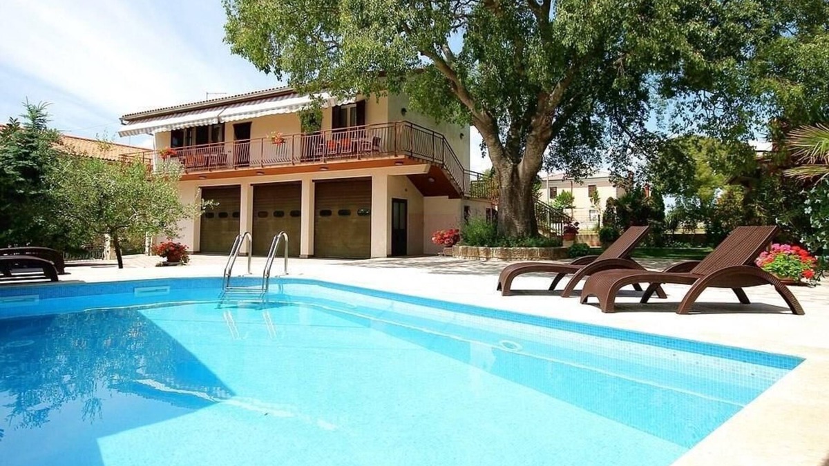 Krnica House | Holiday house Krnica for 1 - 9 persons with 4 bedrooms - Holiday home