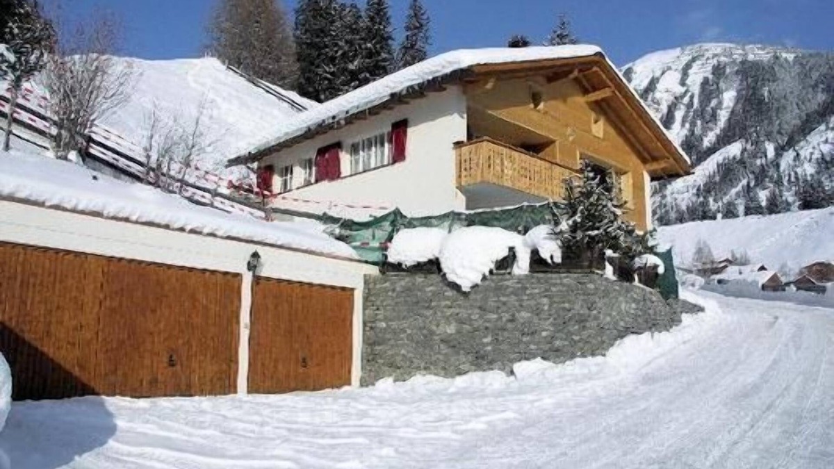 Litziruti Ski Chalet | Holiday house Langwies for 1 - 8 persons with 5 bedrooms - Chalet