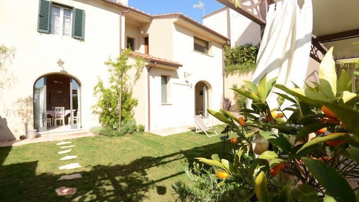 Aiale House | Holiday house Lari for 1 - 8 persons with 3 bedrooms - Holiday home