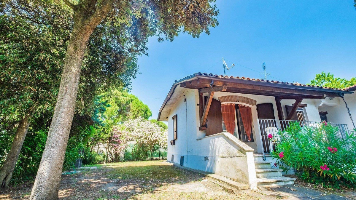Lido di Volano House | Holiday house Lido di Volano for 1 - 6 persons with 2 bedrooms - Row house