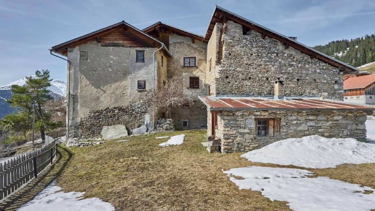 Lohn House | Holiday house Lohn GR for 1 - 4 persons with 2 bedrooms - Historical building