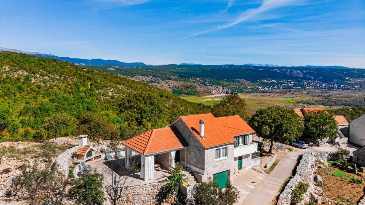 Lokvicici House | Holiday house Lokvicici for 5 persons with 2 bedrooms - Holiday house