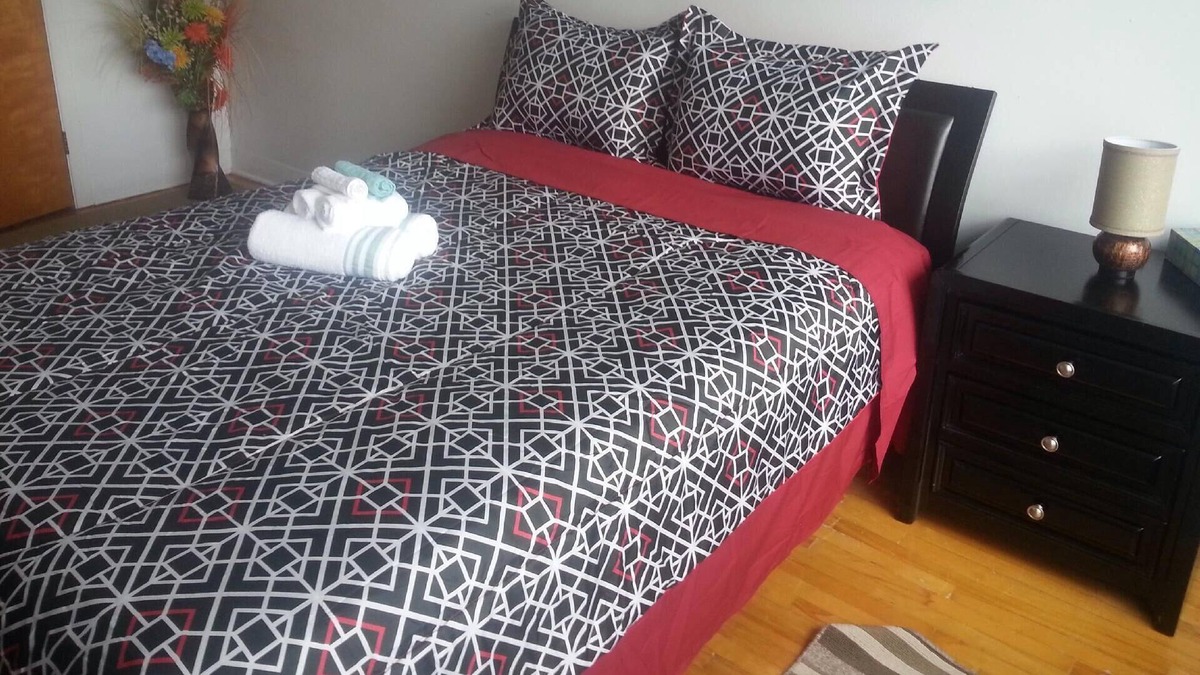 LaSalle House | Holiday house Montreal for 1 - 5 persons with 3 bedrooms - Twin house