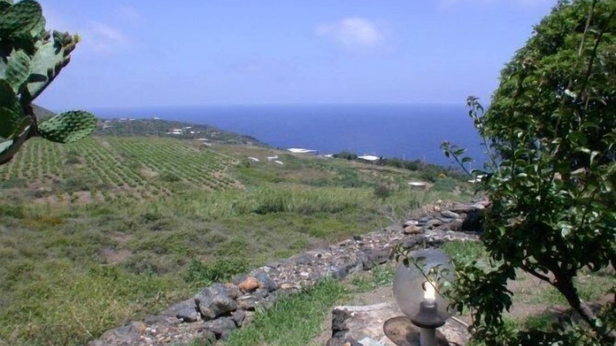 Kamma House | Holiday house Pantelleria for 1 - 6 persons with 3 bedrooms - Holiday home