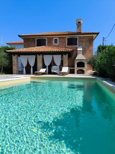 Pinezici House | Holiday House Ursa