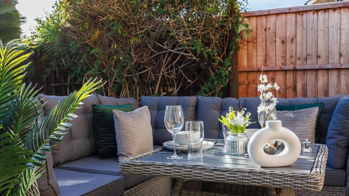 Brunel House | Holiday house Uxbridge for 1 - 9 persons with 4 bedrooms - Row house