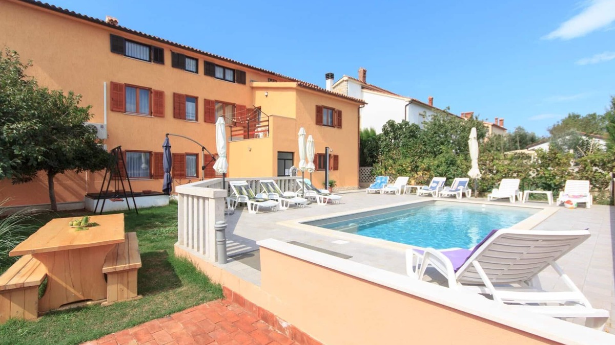 Pomer House | Holiday house Vinkuran for 1 - 24 persons with 13 bedrooms - Holiday house