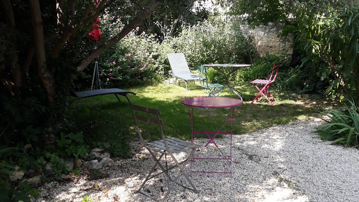 Rustrel Apartment | Holiday house with garden near the ocher