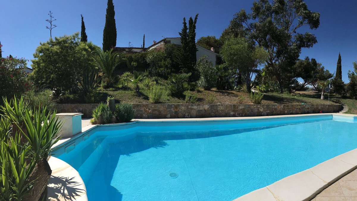 Costarainera House | Holiday house with pool and sea view