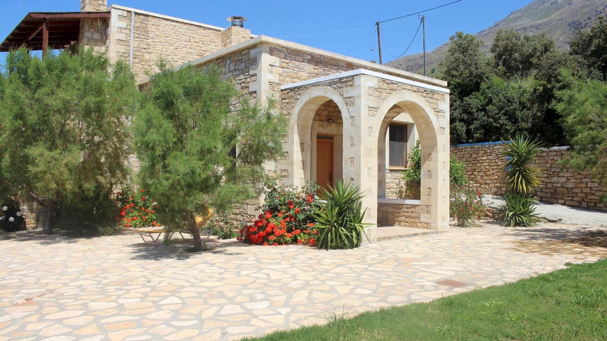 Triopetra House | Holiday house with pool, large garden, idyllic and calm, wifi | Triopetra, Crete