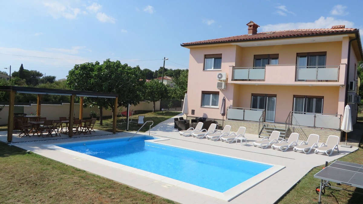 Medulin House | Holiday house with private pool, hydromassage and free bicycles