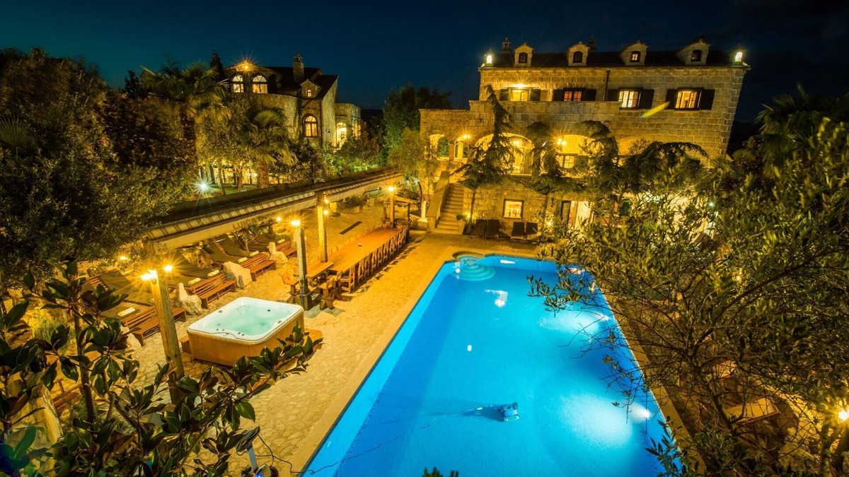 Zmijavci House | Holiday house Zmijavci for 1 - 20 persons with 10 bedrooms - Holiday home