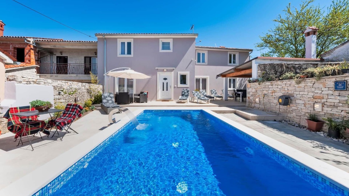 Debeljuhi House | Holiday house Zminj for 1 - 8 persons with 4 bedrooms - Holiday home