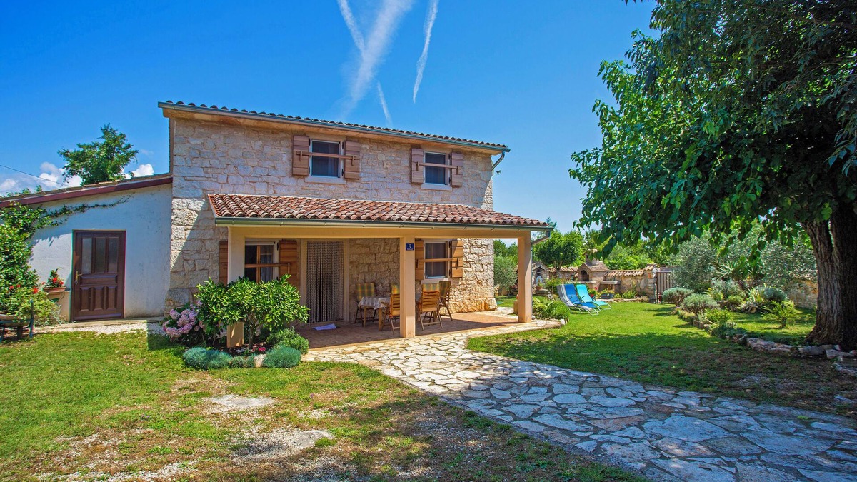 Bubani House | Holiday house Zvana * private garden, terrace, BBQ, free WiFi, 3 km to the sea