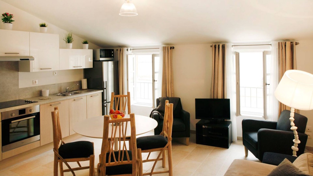 Arles City Centre Apartment | Holiday in Arles: Apartment of the Antique Theatre 1